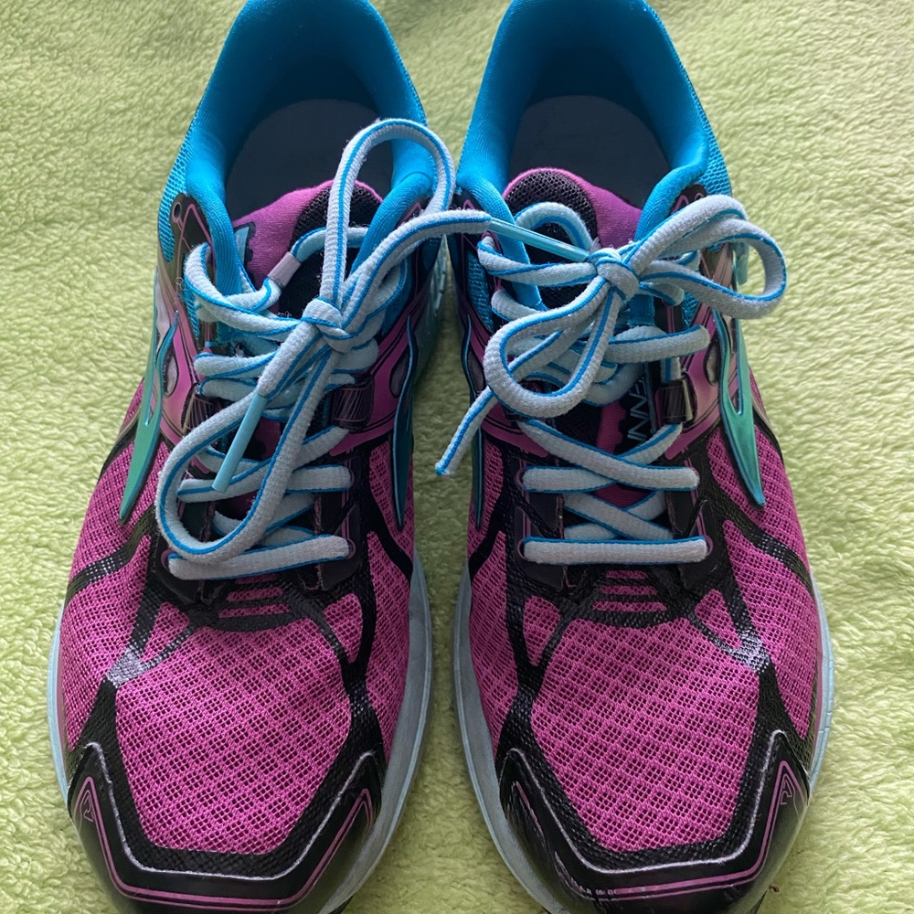 Brooks Ravenna running shoe.